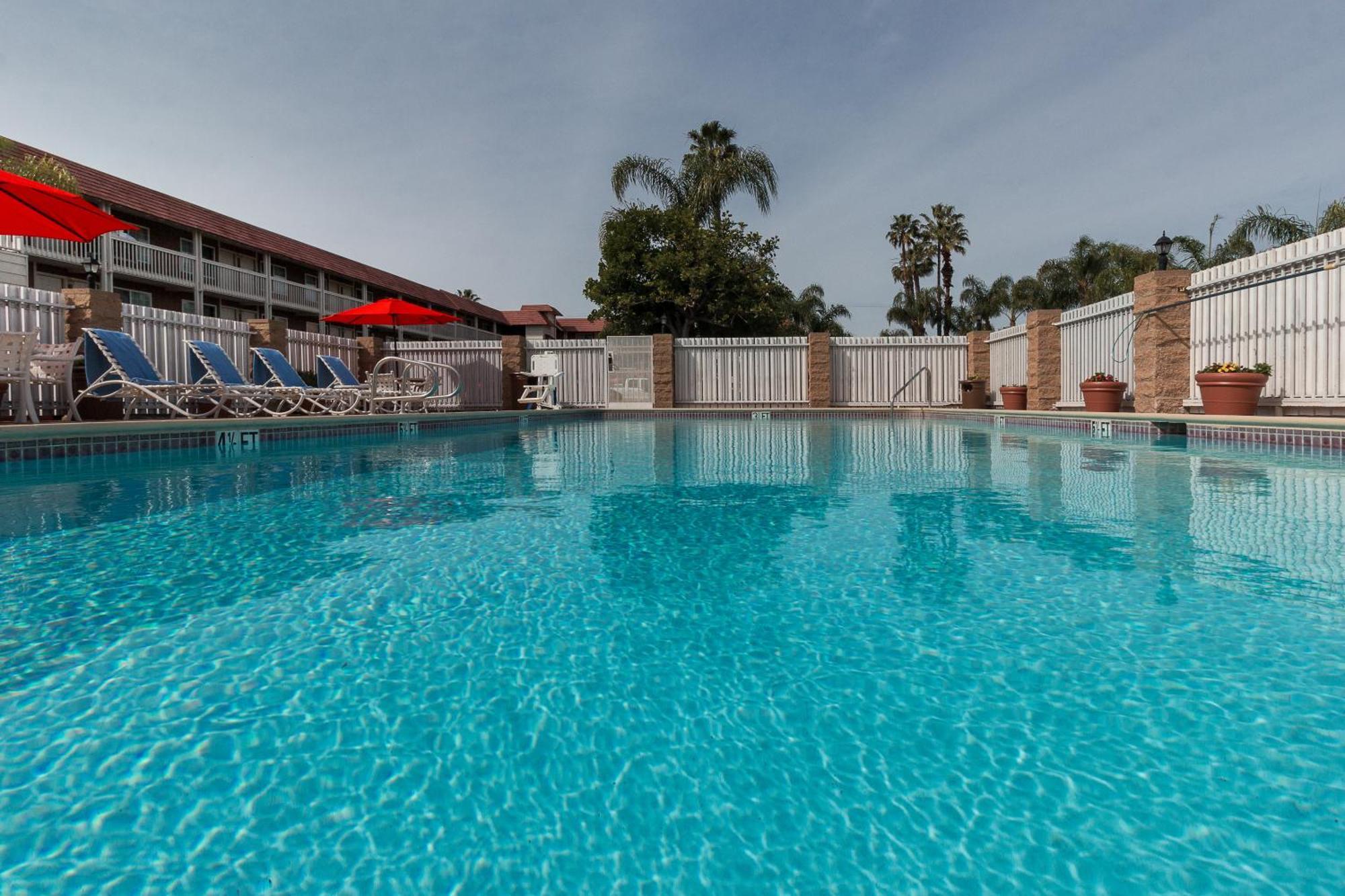 Ramada By Wyndham Costa Mesa/Newport Beach Exteriör bild